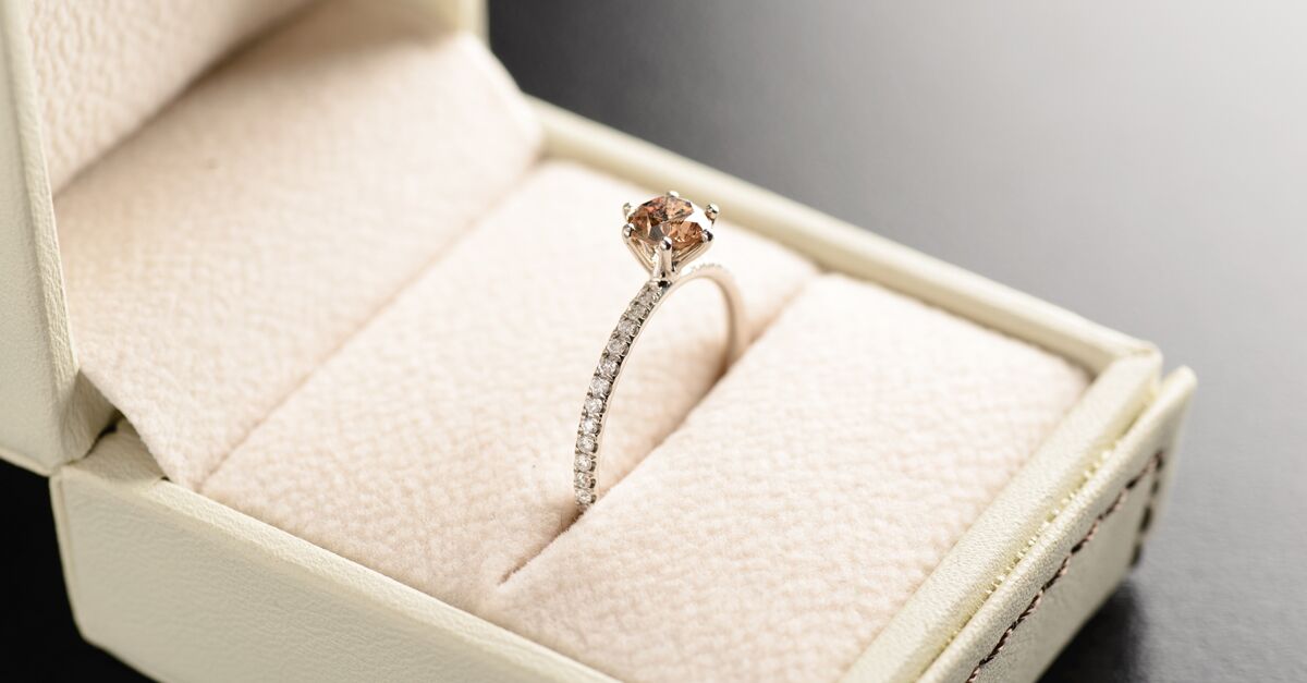 Things you need to know before buying an engagement ring for your girl